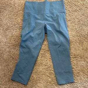 Athleta Blue Capri Leggings salutation stash GUC